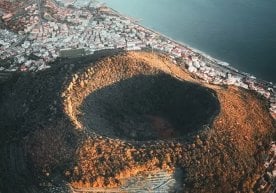 Италиянинг машҳур Кампи-Флегрей супервулқони ҳудудида