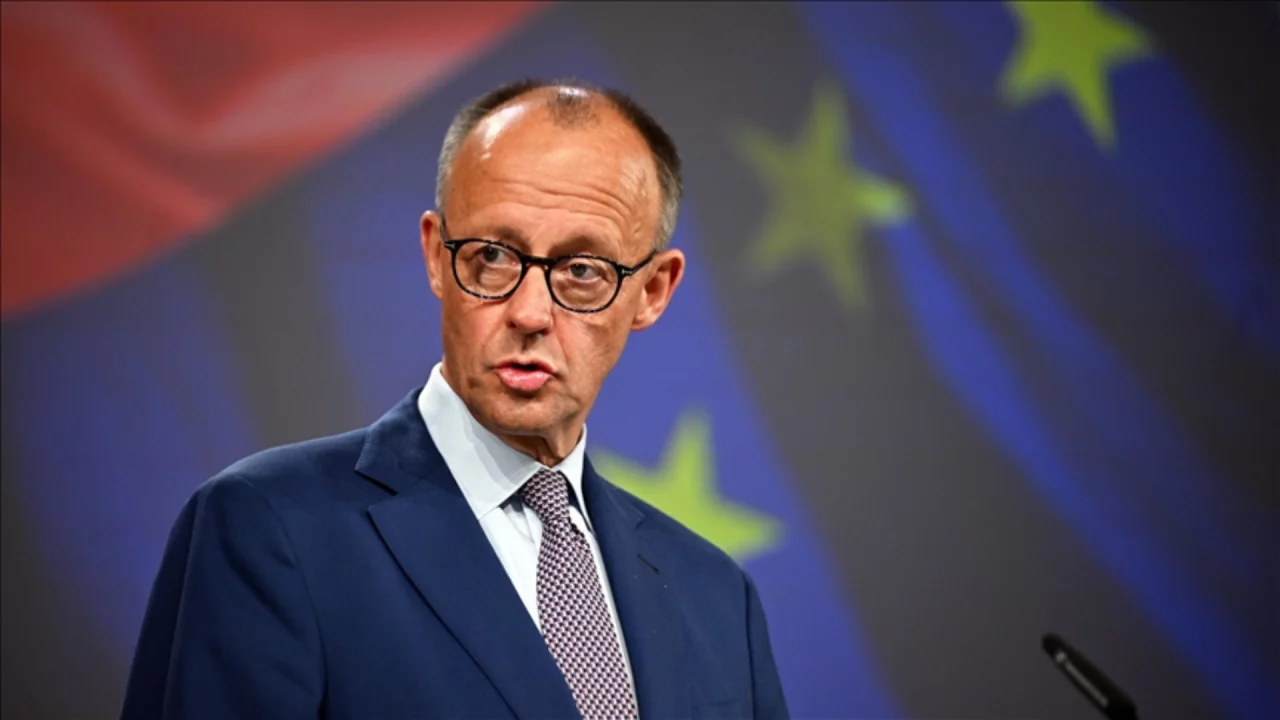 Trump’a dedesinden bir hatıra: Merkel belge verdi, Scholz davet etti
